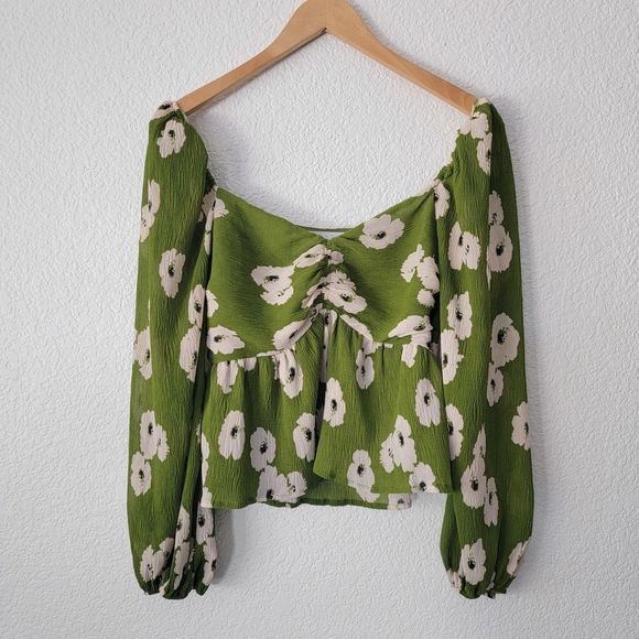 ASTR the Label Toscana Babydoll Blouse Green Floral Bubble Sleeve Size Small - Picture 4 of 10